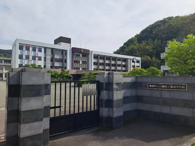 八幡浜工業高校の外観