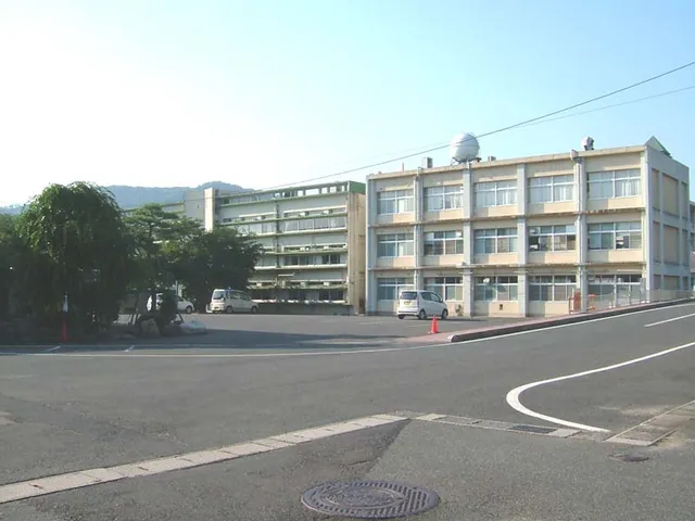 八頭高校の外観