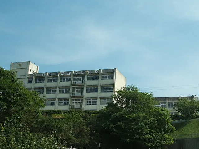 吉川高校の外観