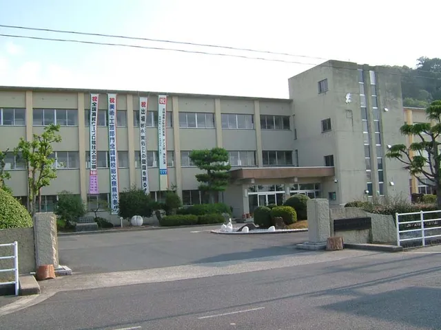 米子高校の外観