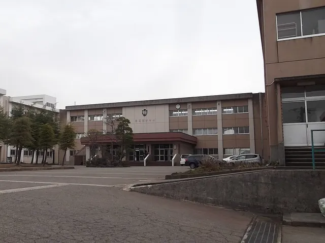 有恒高校の外観